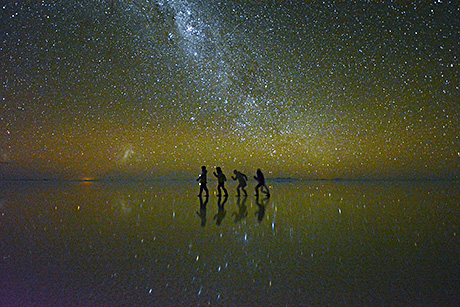 ウユニ塩湖　鏡面　星空