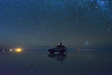 ウユニ塩湖　鏡面　流れ星